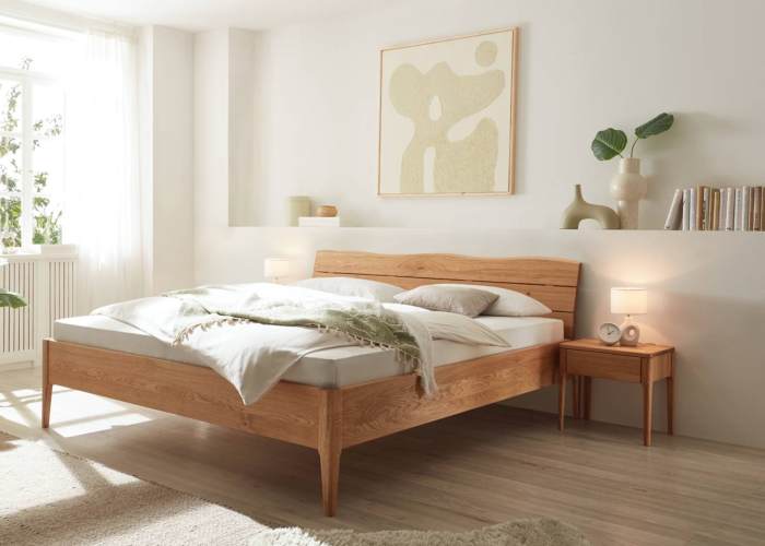 Massief eiken houten bed met boomstam hoofdbord