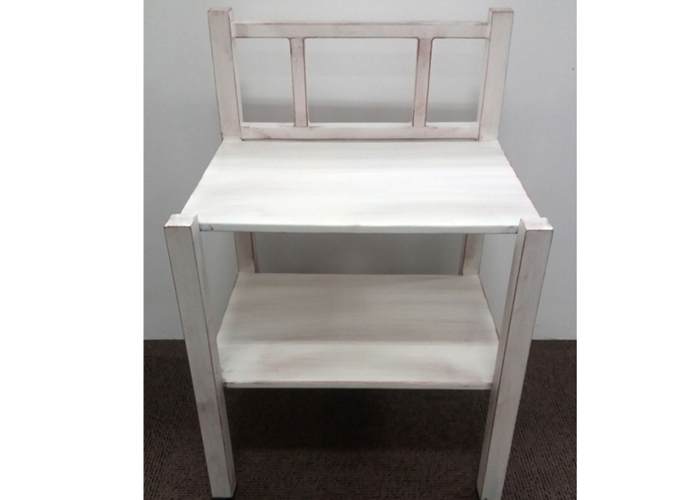 Metalen nachttafel wit