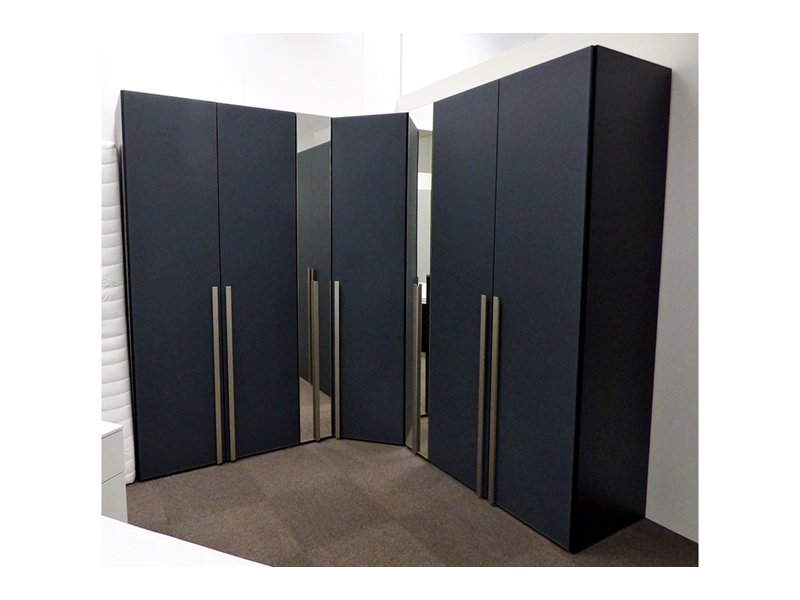 Showroommodel hoekkast met draaideuren