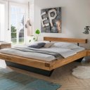 Houten balkenbed met zwevende nachtkastjes