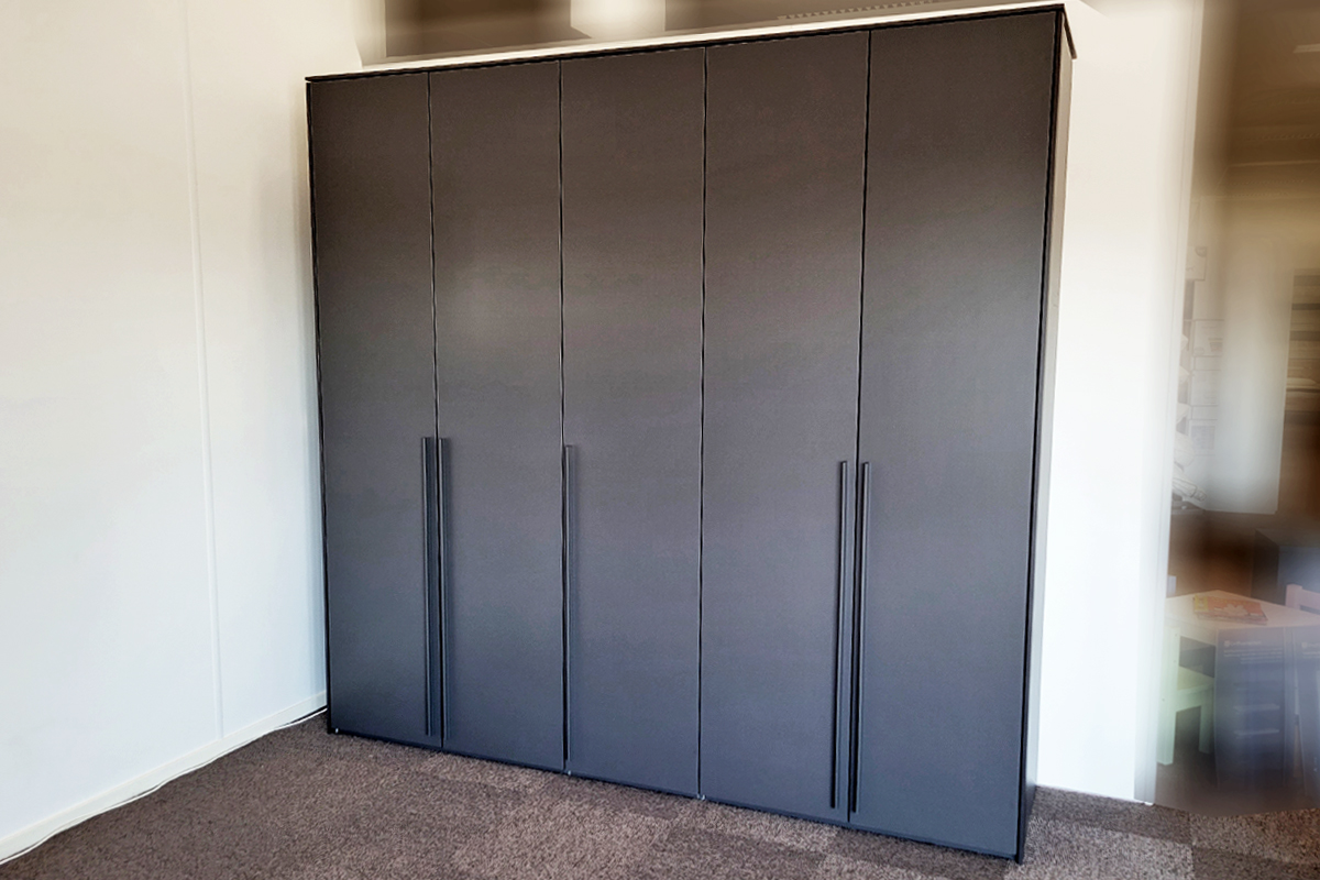 Showroommodel draaideurkast 242 x 252 cm