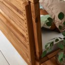 Detail bevestiging massief houten hoofdbord