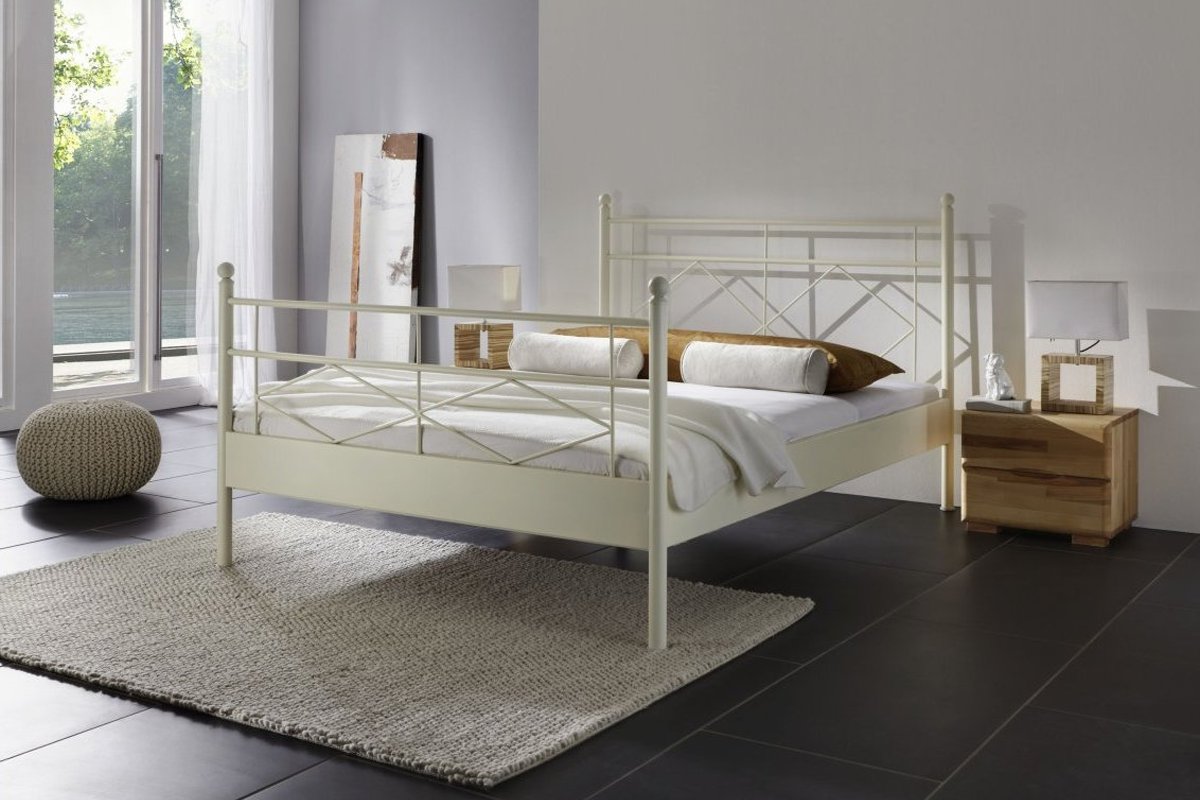 Metalen bed Venezia in de kleur zand