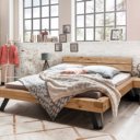 Robuust houten bed met 4 metalen poten