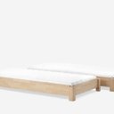 Ruimtebesparend houten bed