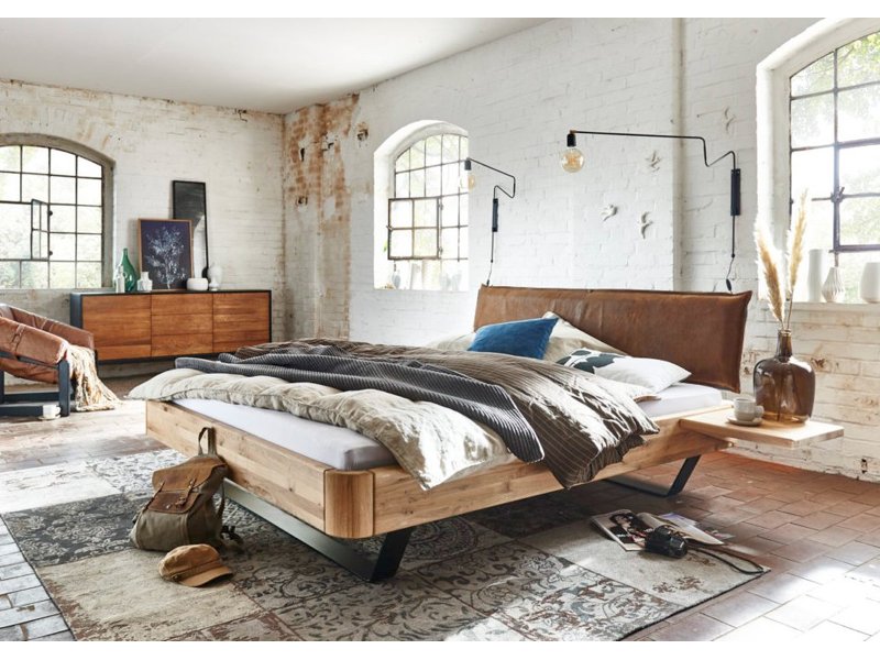 Massief houten bed Skibby eiken blank met beugels en bruin leren hoofdbord