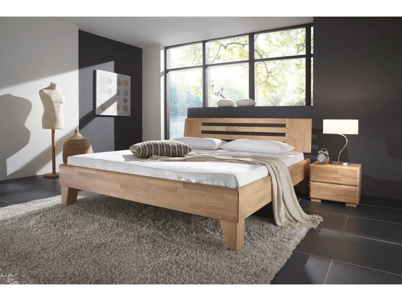 Wild eiken geolied houten bed Max met schuine poten