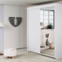 Witte kast met schuifdeuren