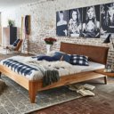 Houten bed Odense met bruin lederen hoofdbord