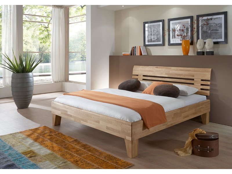 Houten bed Gijs wild eiken geolied met schuine poten