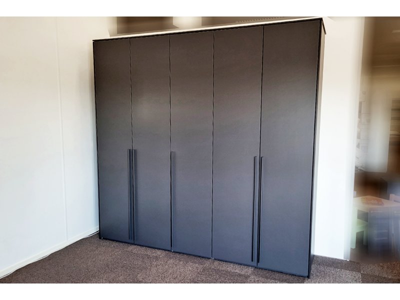 Showroommodel draaideurkast 242 x 252 cm