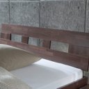 Detail hoofdbord houten bed Lucas