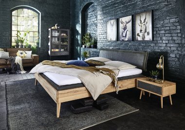 Luxe houten bed tweepersoons met leren hoofdbord