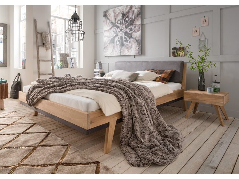 Showroommodel massief eiken geolied tweepersoonsbed Sarah met kussen