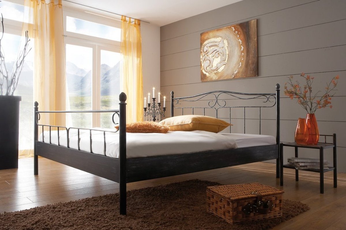 Metalen bed Zypern