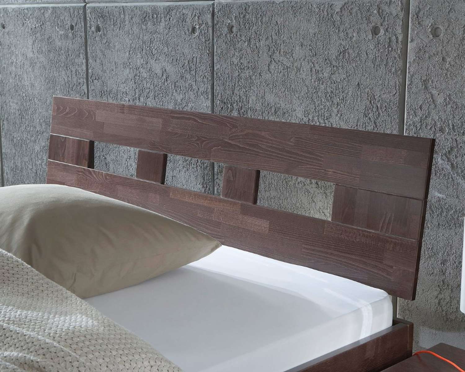 Detail hoofdbord houten bed Lucas Detail hoofdbord houten bed Lucas