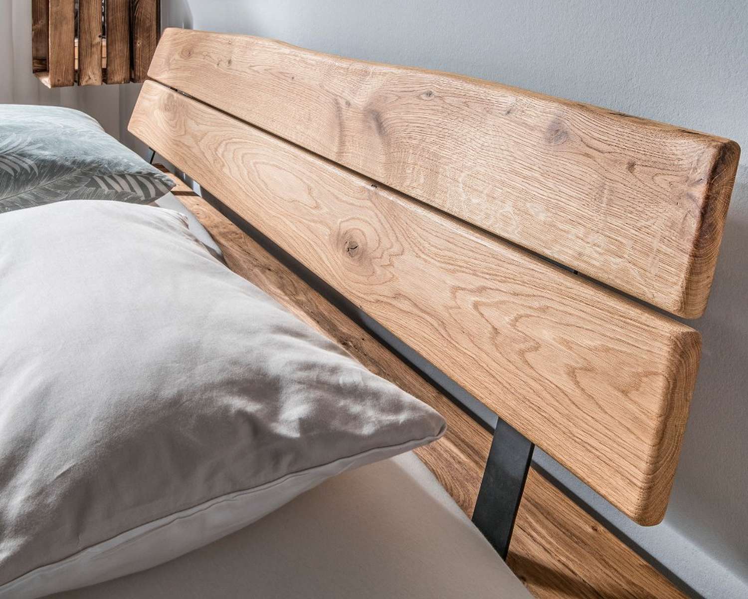 Detail houten hoofdbord Woody Detail houten hoofdbord Woody