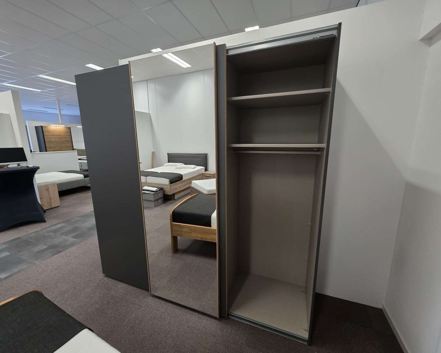 Rechtervak Yubari zweefdeurkast indeling