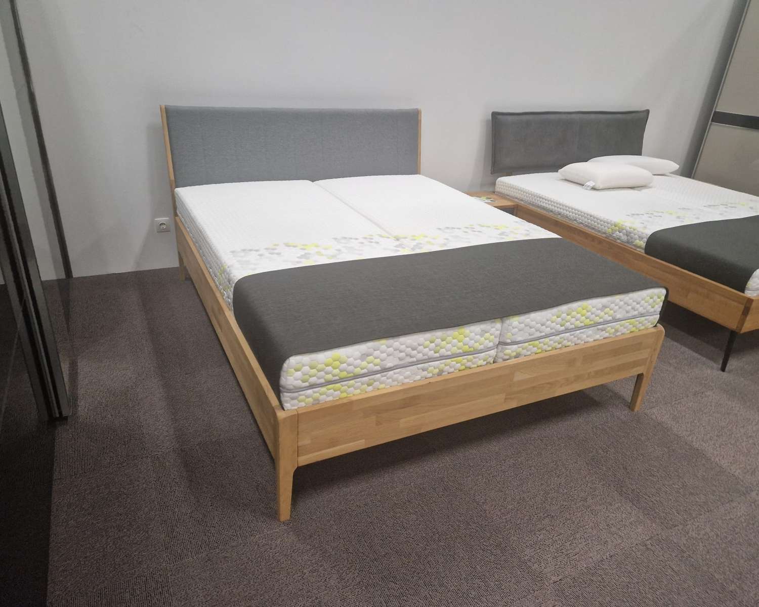 Mooi massief houten bed in de opruiming 160x200 Mooi massief houten bed in de opruiming 160x200