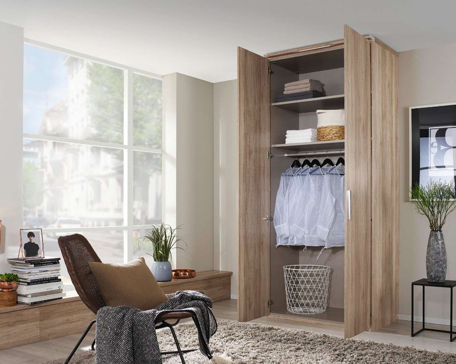 Draaideurkast met standaard indeling Draaideurkast met standaard indeling