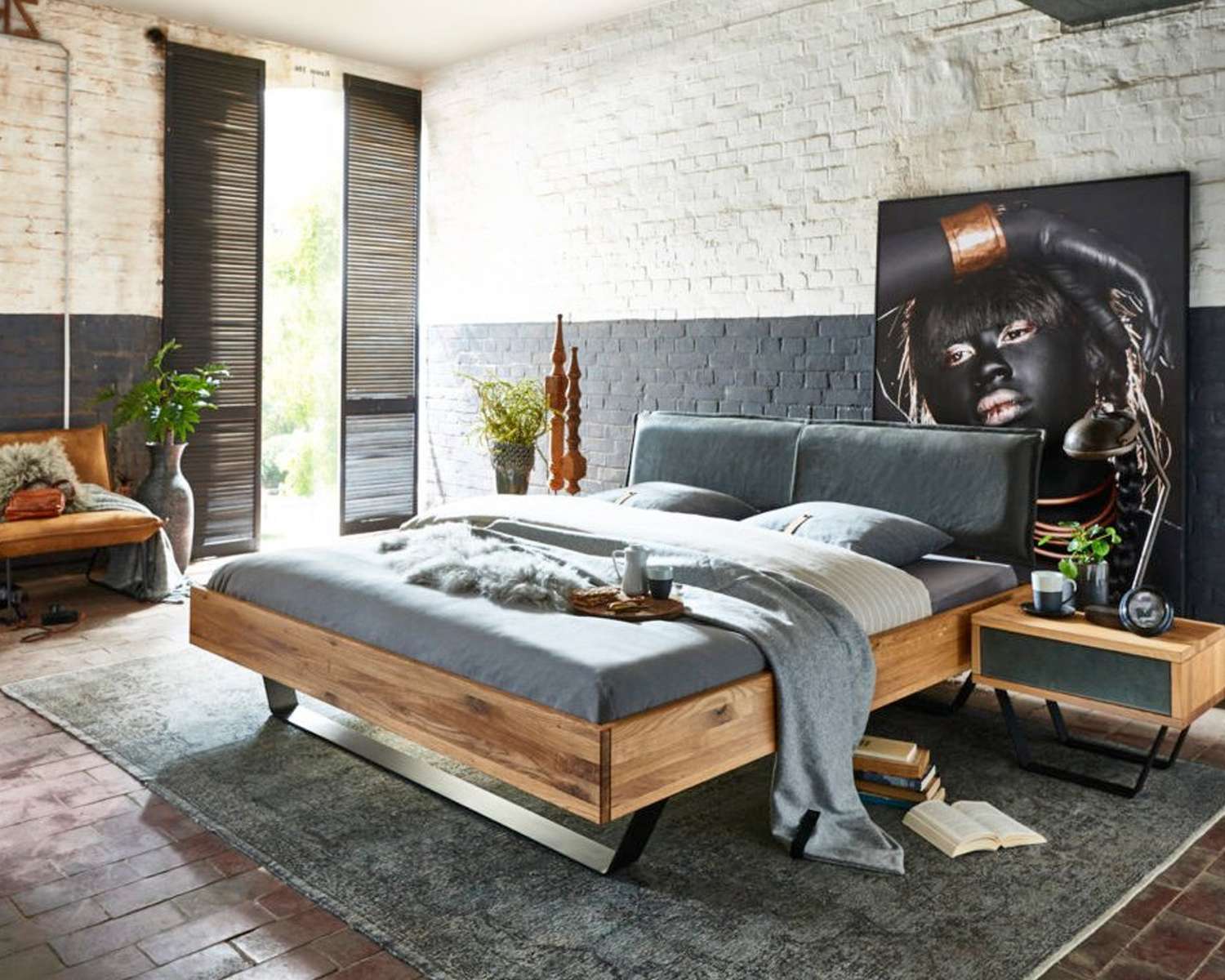 Massief modern eiken geolied houten bed Borris met leren hoofdbord Massief modern eiken geolied houten bed Borris met leren hoofdbord