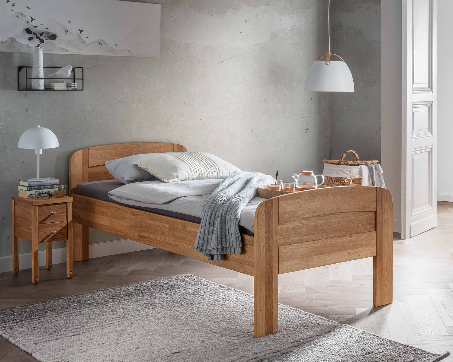 Massief eiken houten bed op senioren hoogte