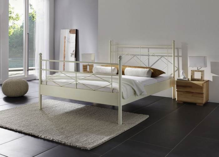 Metalen bed Venezia in de kleur zand