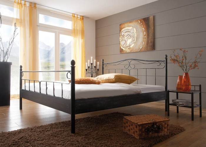 Metalen bed Zypern