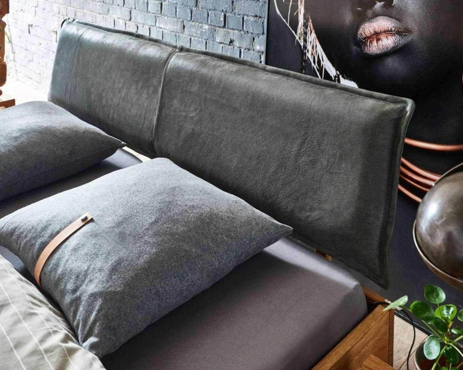Detail antraciet leren kussens
