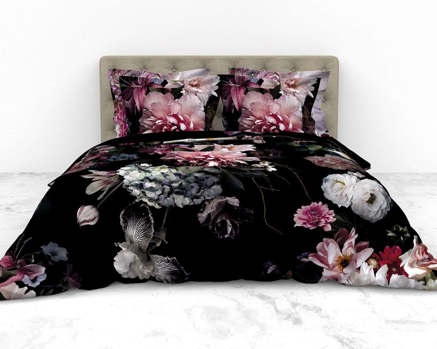 Dekbedovertrek Rijk boeket op bed kant 2