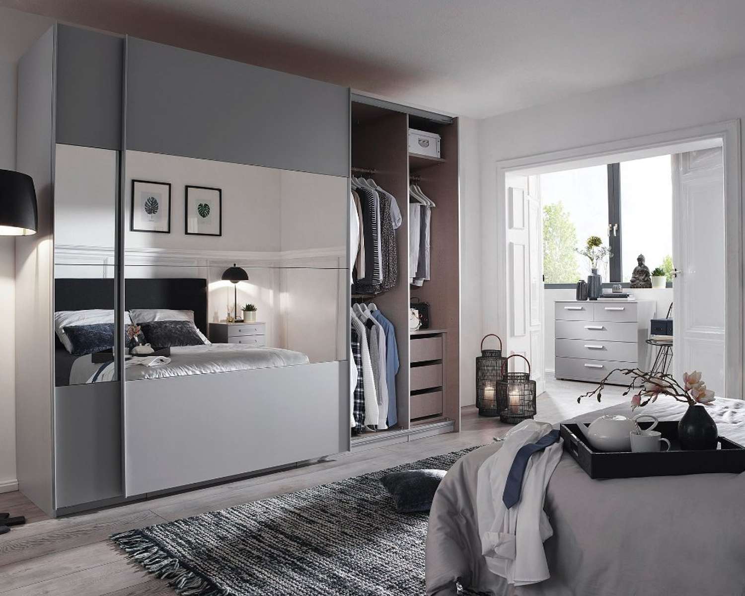 Zweefdeurkast Royal Line open Zweefdeurkast Royal Line open