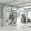 Zweefdeurkast 151cm breed x 217cm hoog room wit met spiegels in de opruiming