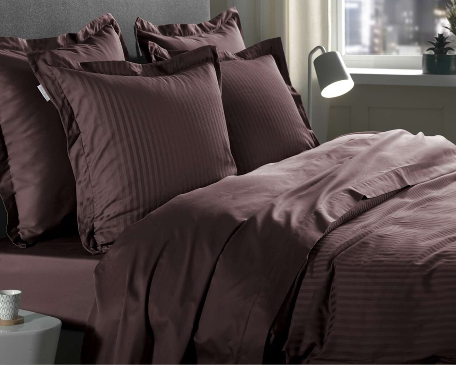 Dekbedovertrek Uni Linea Warm bruin met kussens Dekbedovertrek Uni Linea Warm bruin met kussens