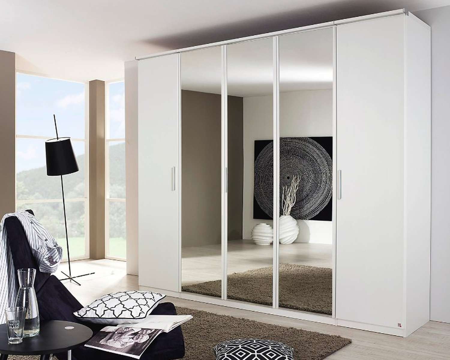 Draaideurkast Royal Modern alpine wit met 3 spiegeldeuren Draaideurkast Royal Modern alpine wit met 3 spiegeldeuren