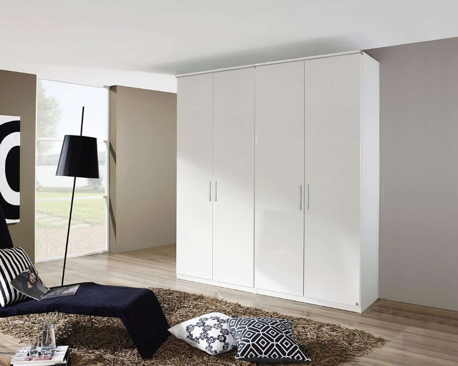 Draaideurkast Royal hoogglans alpine witte romp met hoogglans witte deuren Draaideurkast Royal hoogglans alpine witte romp met hoogglans witte deuren