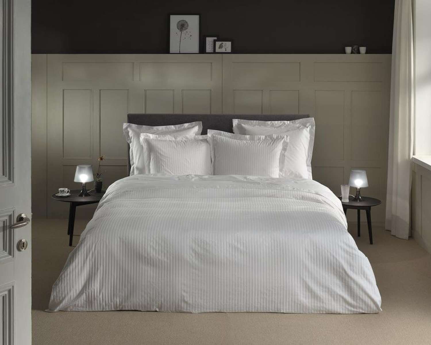 Uni Linea Wit op bed helemaal