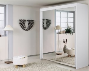 Witte kast met spiegeldeuren