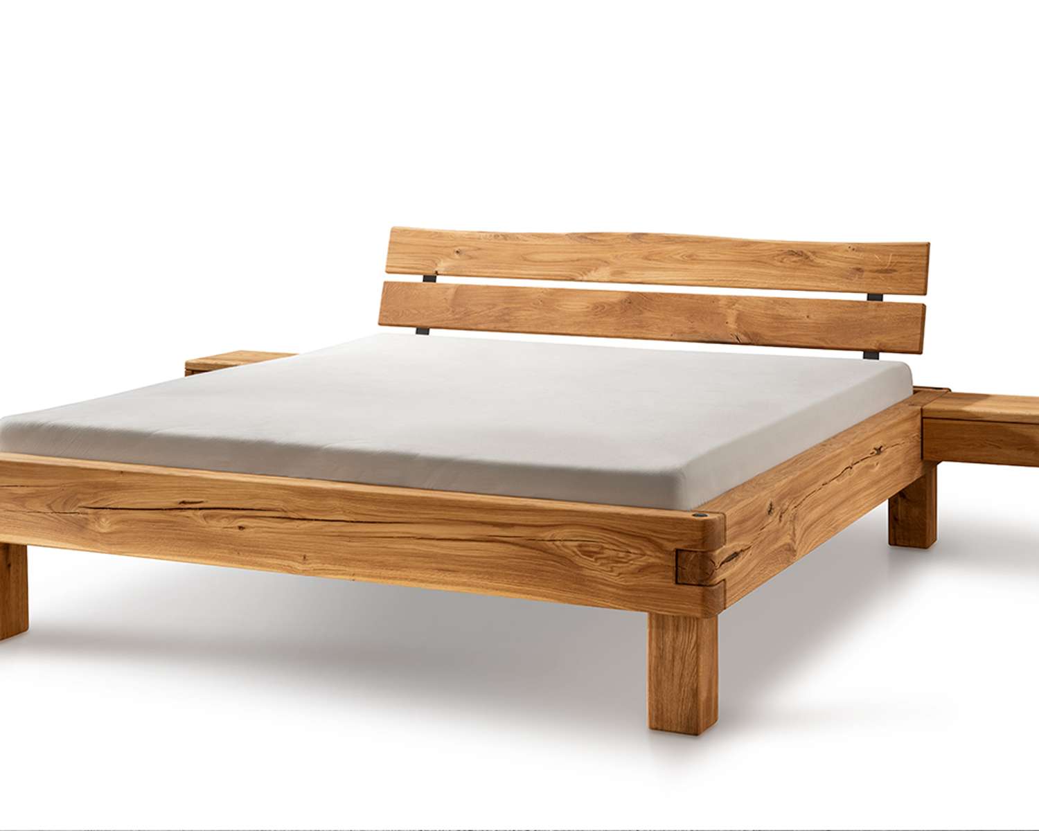 Robuust houten balkenbed Jefferson vrijstaand