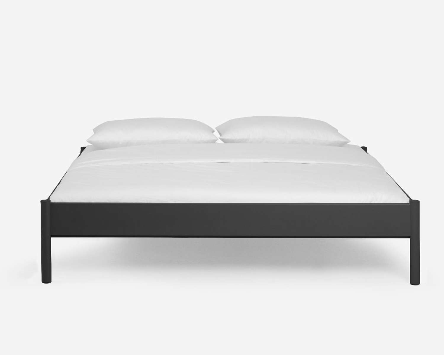 Metalen bed met laag hoofd en voeteneind Metalen bed met laag hoofd en voeteneind