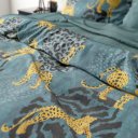 Detail dekbedovertrek met panters