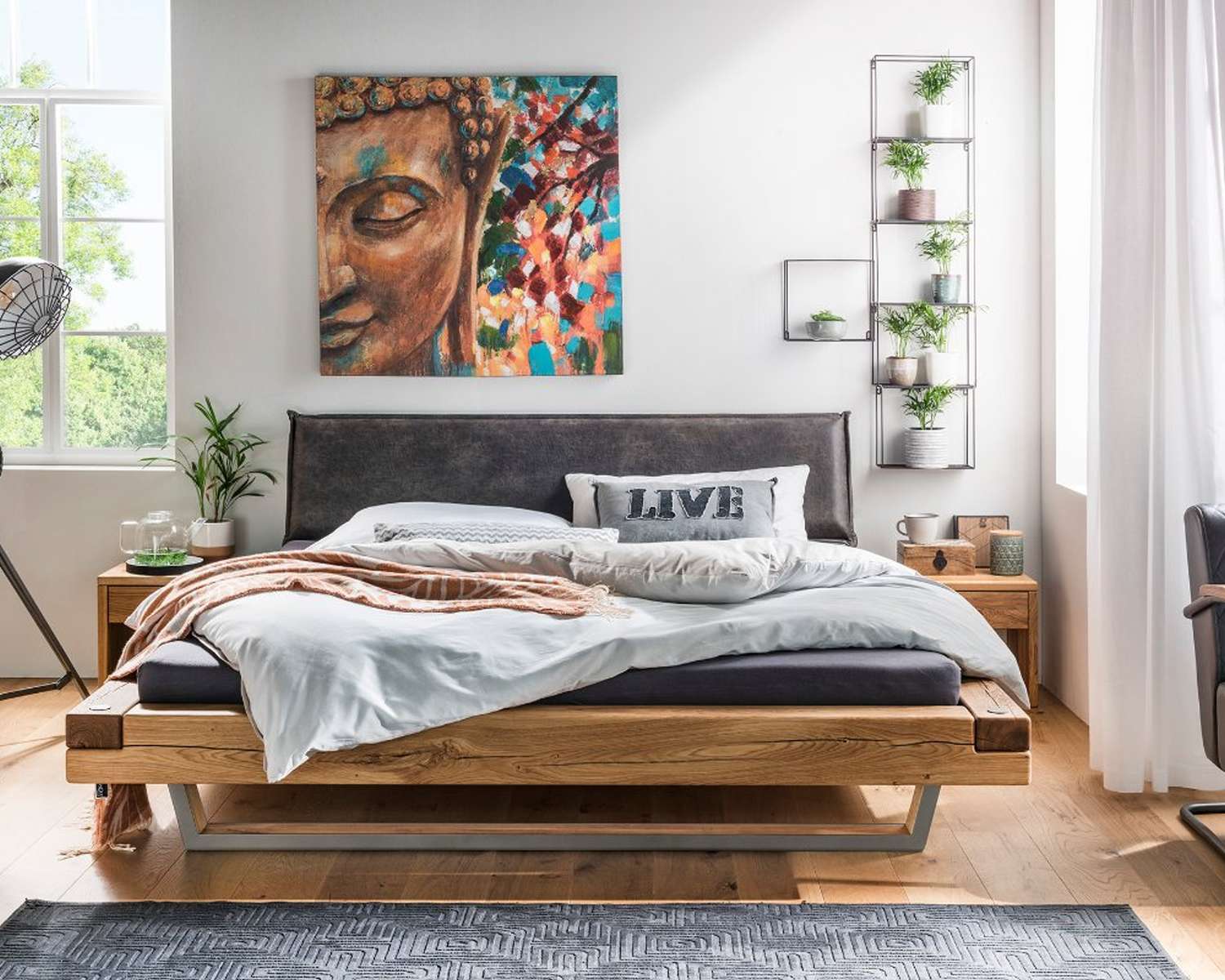 Massief tweepersoonsbed met balken Massief tweepersoonsbed met balken