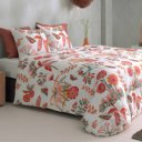 Dekbedovertrek kleurige bloemen en vlinders op bed