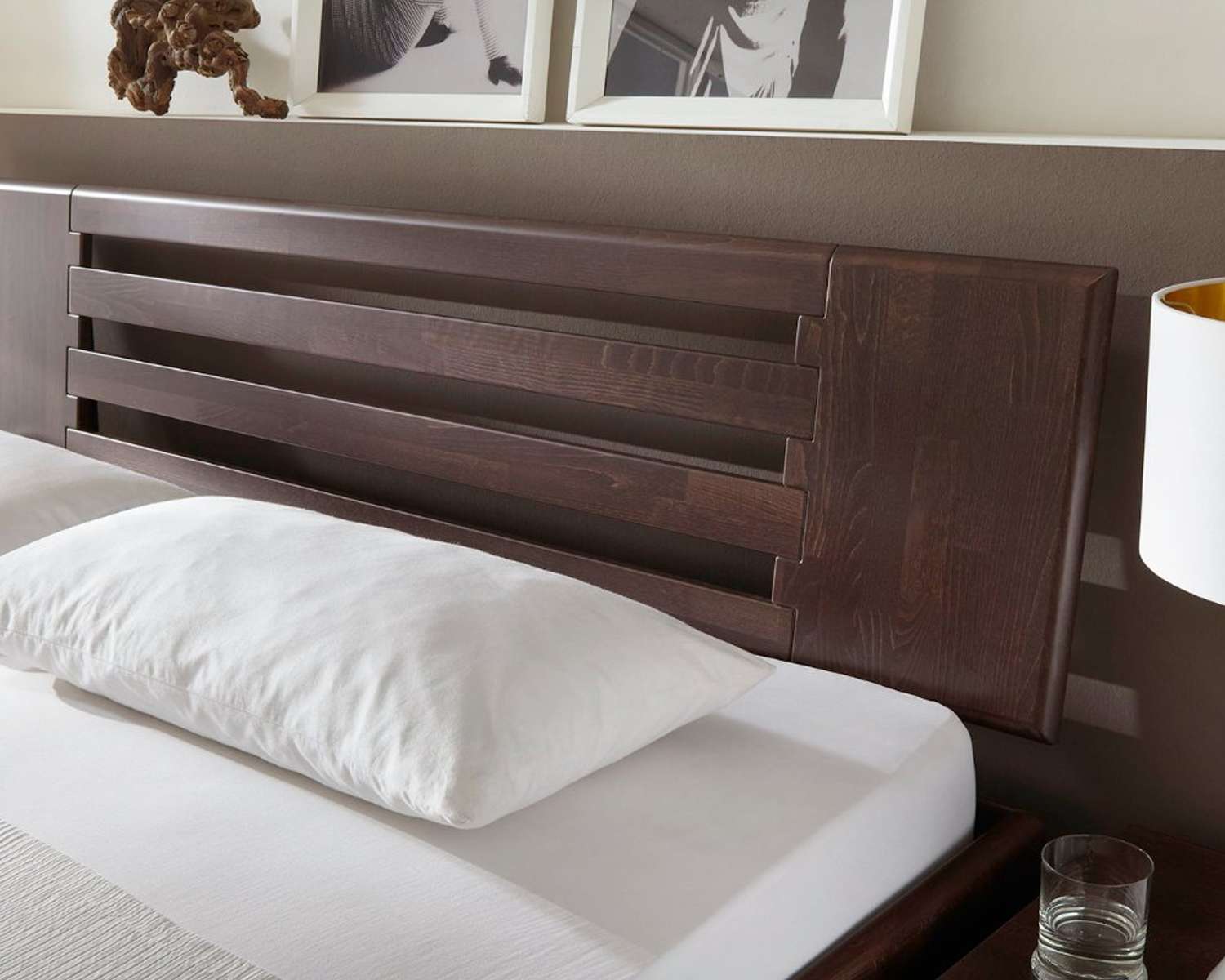 Detail hoofdbord houten bed Max wenge Detail hoofdbord houten bed Max wenge