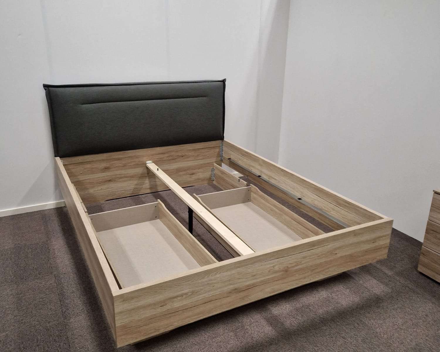 Binnenkant bed met opbergladen Binnenkant bed met opbergladen