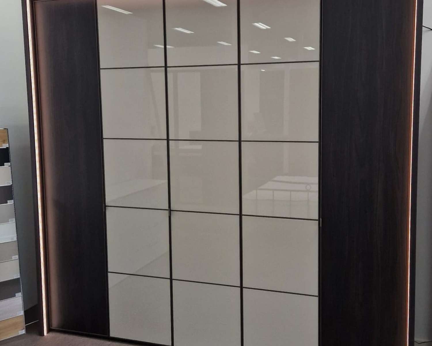 Elegance Square draaideurkast Elegance Square draaideurkast