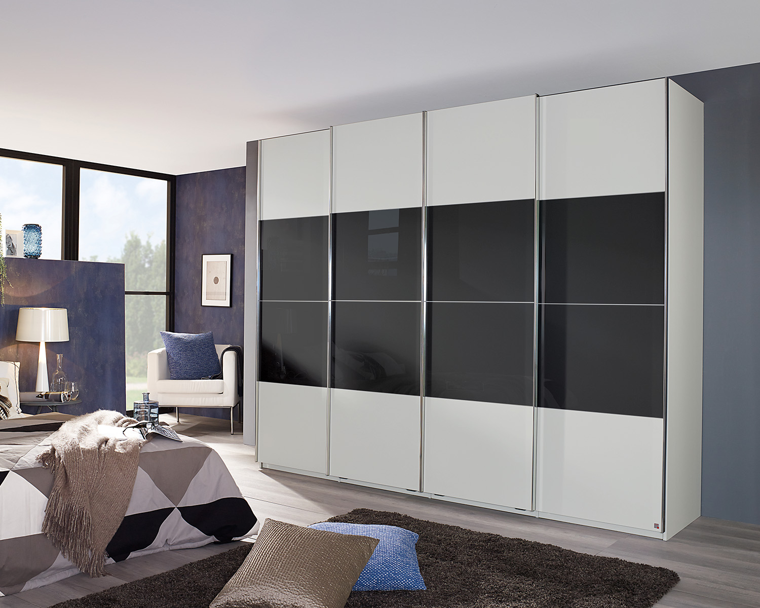 Synchroonkast in het zijde grijs met basalt glas panelen Synchroonkast in het zijde grijs met basalt glas panelen