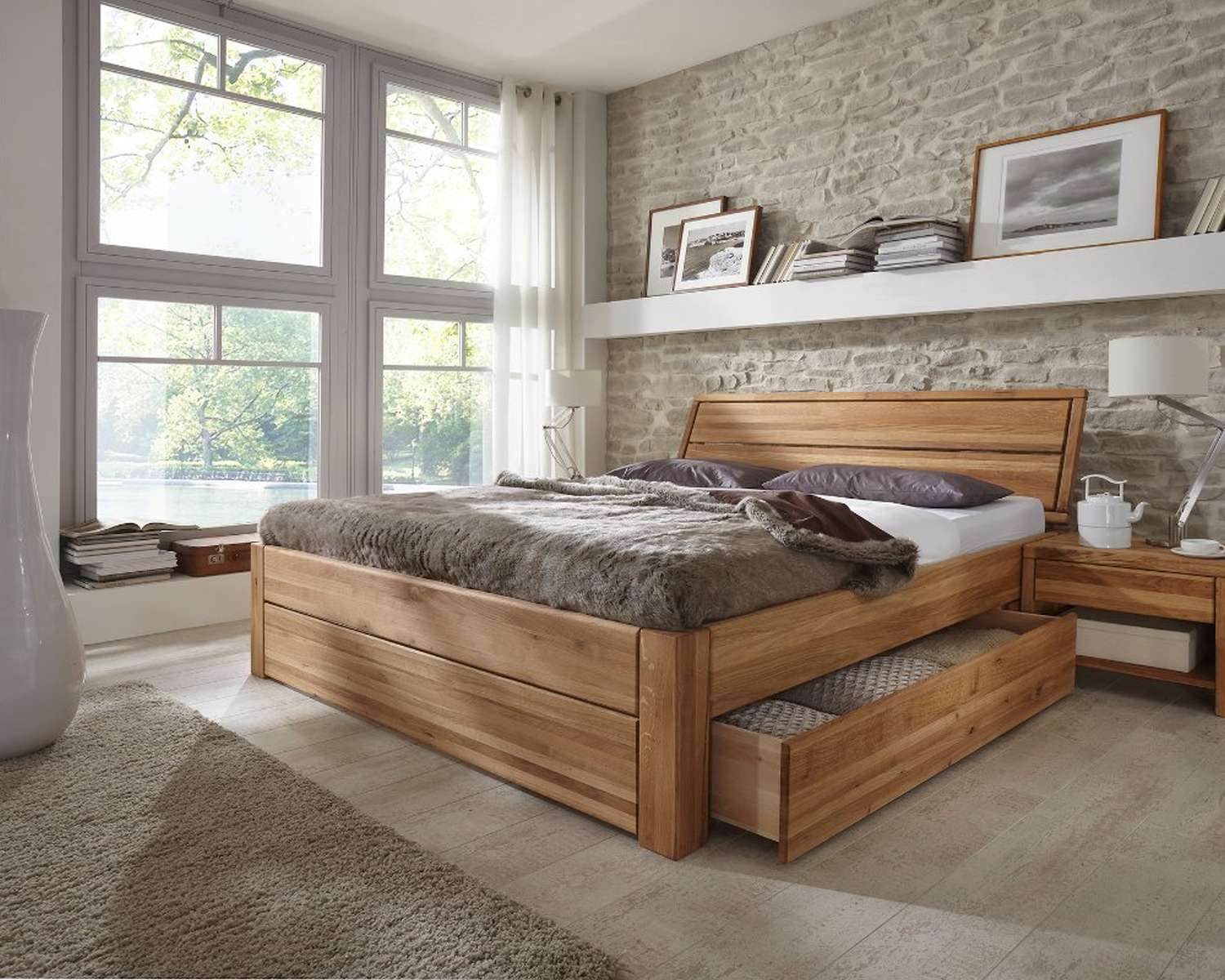 Hoog houten bed met laden Hoog houten bed met laden