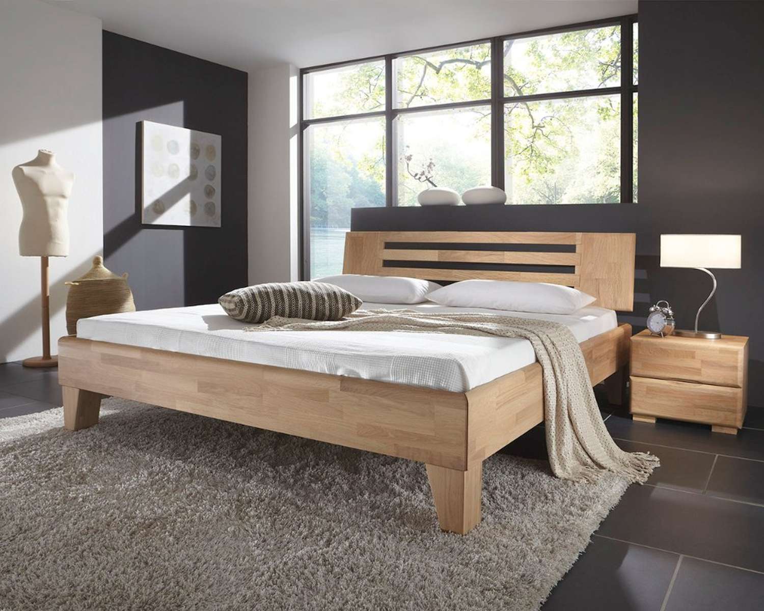 Wild eiken geolied houten bed Max met schuine poten