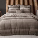 Dekbedovertrek Taupe tinten - op bed