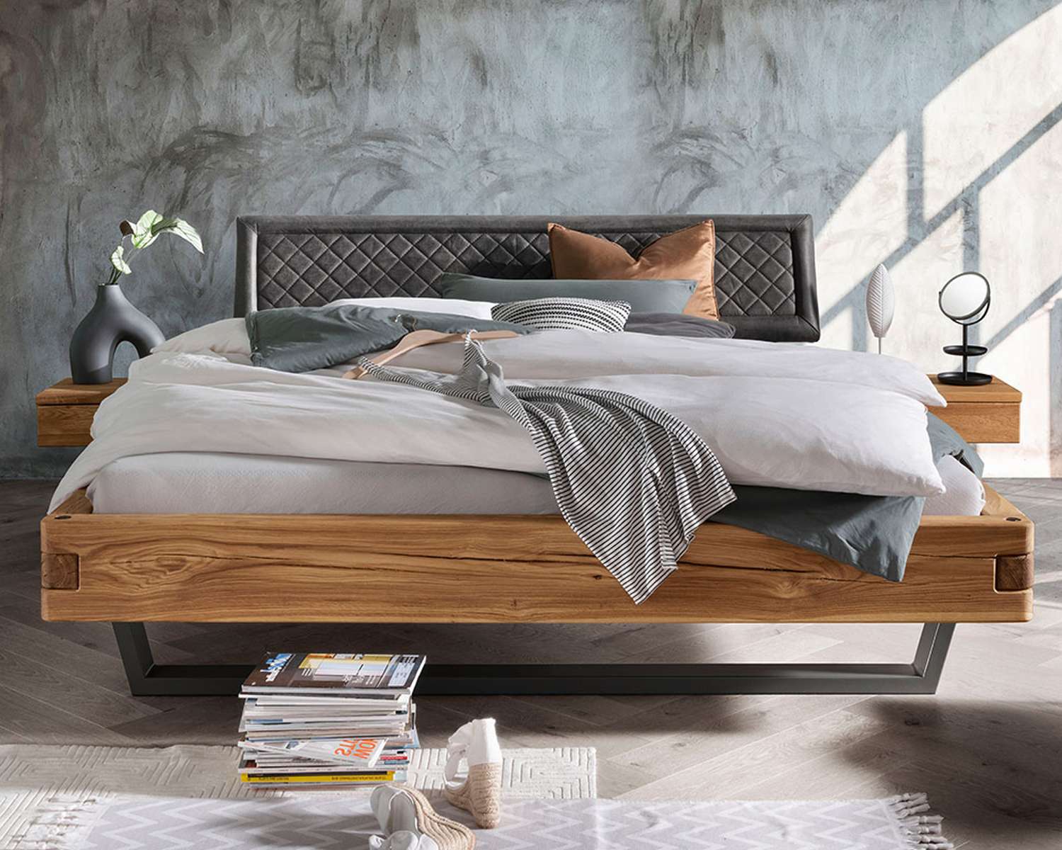 Robuust houten balkenbed Kingston hoofdbord lederlook gestikt antraciet
